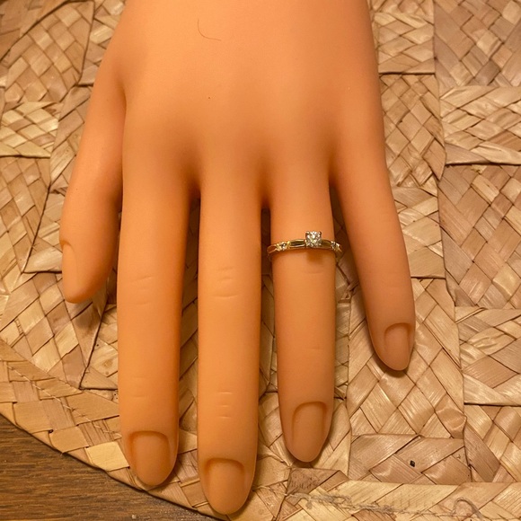 14k white gold diamond solitaire ring 4mm round, .25 cwt with diamond accents. - Picture 7 of 9